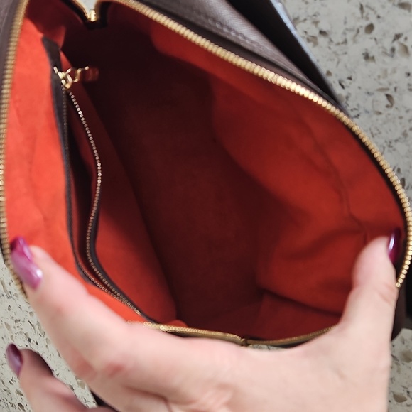 Louis Vuitton TRIANA Damier Ebene in EUC with Dust Bag - Picture 12 of 16